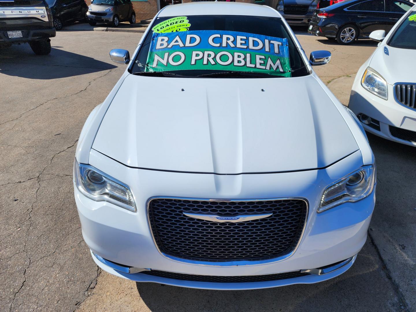 2018 WHITE Chrysler 300 LIMITED (2C3CCAKG4JH) , AUTO transmission, located at 2660 S.Garland Avenue, Garland, TX, 75041, (469) 298-3118, 32.885387, -96.656776 - Welcome to DallasAutos4Less, one of the Premier BUY HERE PAY HERE Dealers in the North Dallas Area. We specialize in financing to people with NO CREDIT or BAD CREDIT. We need proof of income, proof of residence, and a ID. Come buy your new car from us today!! This is a very well cared for 2018 CH - Photo#8